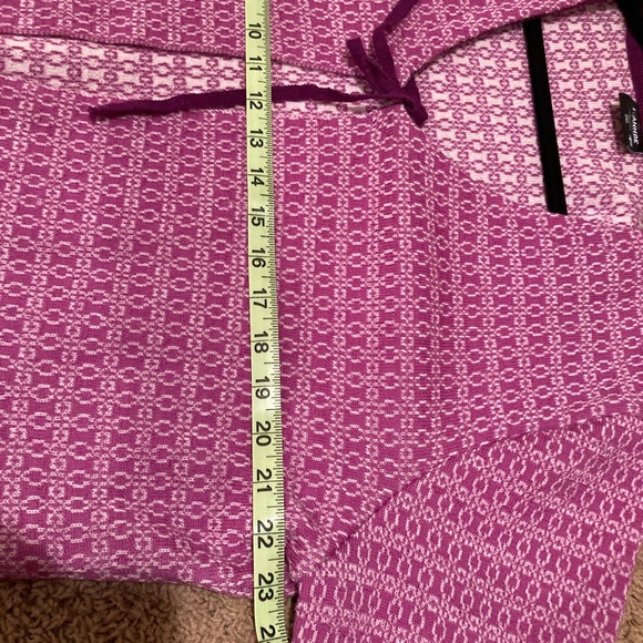 Beautiful Ivanhoe of Sweden Women’s Cardigan-style Sweater with single tie. - Picture 10 of 12